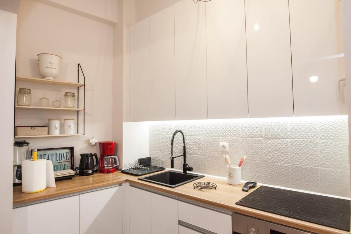 Contemporary Stylish Apartment Located Near Metaxourgeio Area Athen Exterior foto
