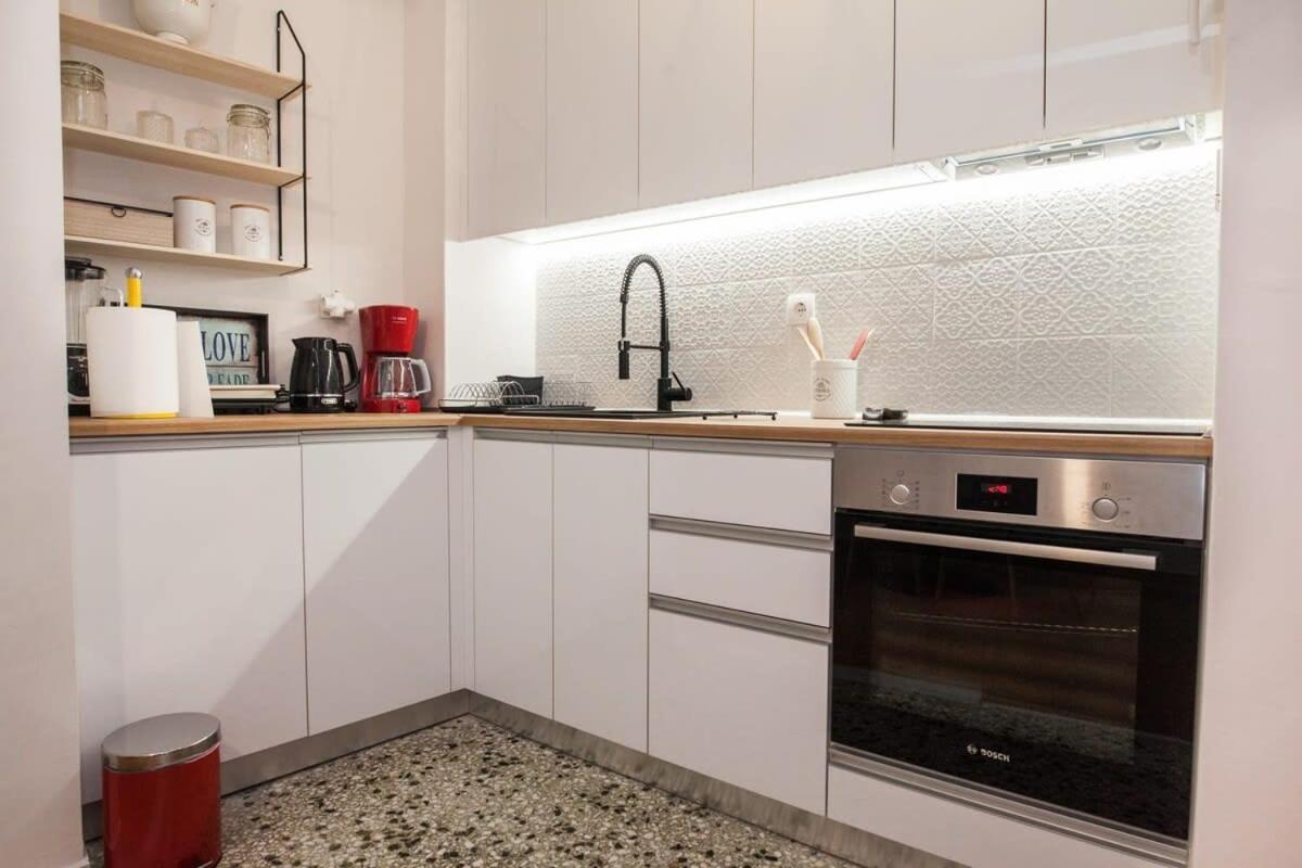 Contemporary Stylish Apartment Located Near Metaxourgeio Area Athen Exterior foto