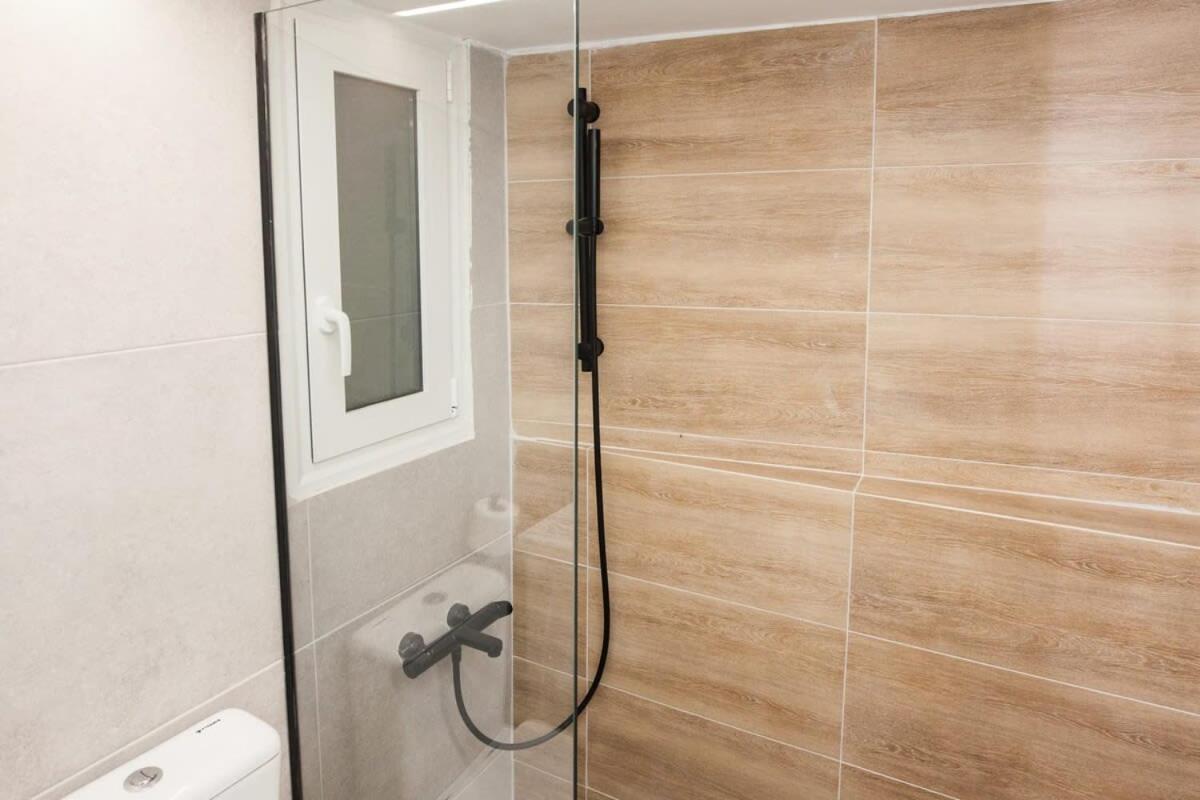 Contemporary Stylish Apartment Located Near Metaxourgeio Area Athen Exterior foto